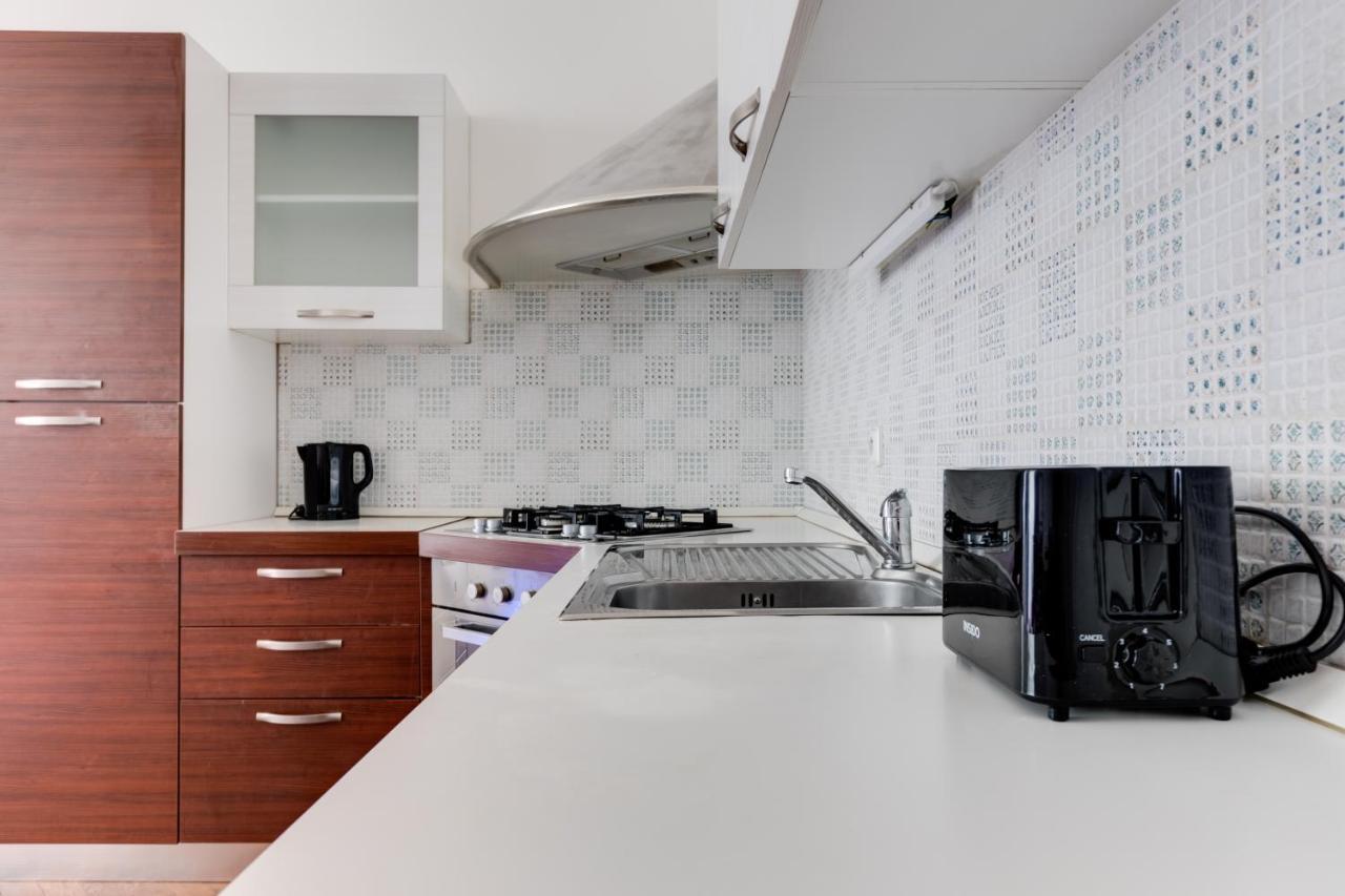 Luxury Riverside Apartments In The Center Of Praha Bagian luar foto