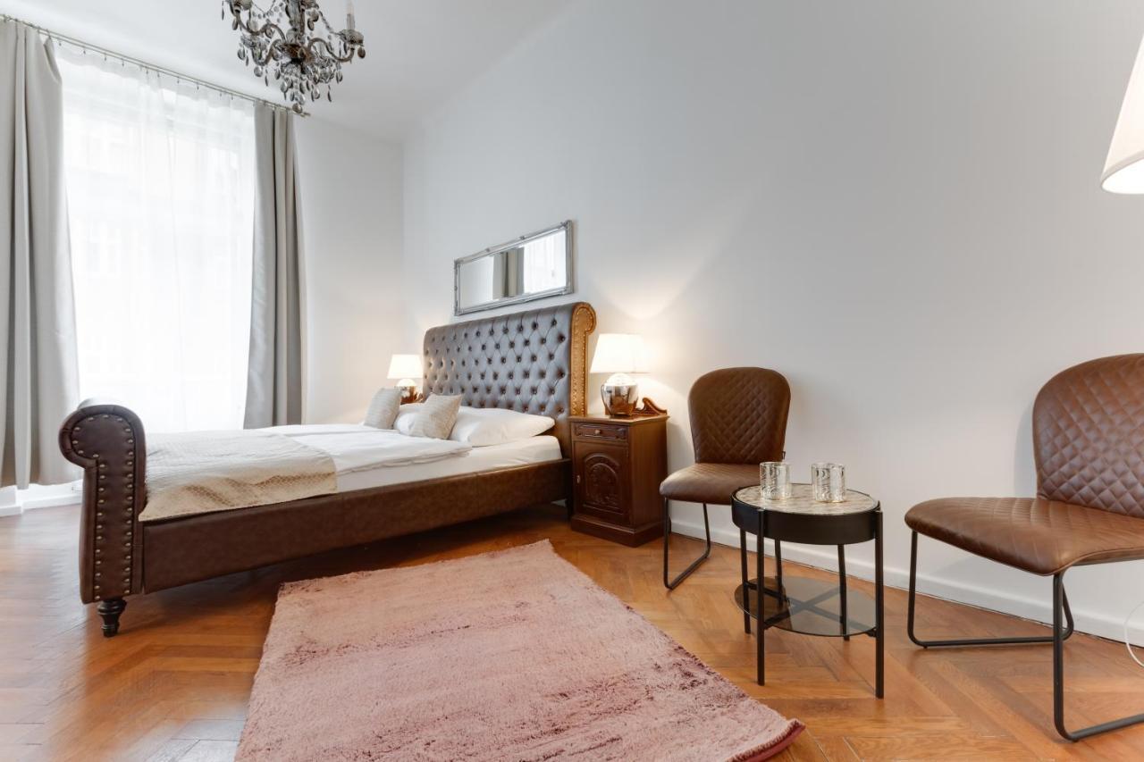 Luxury Riverside Apartments In The Center Of Praha Bagian luar foto