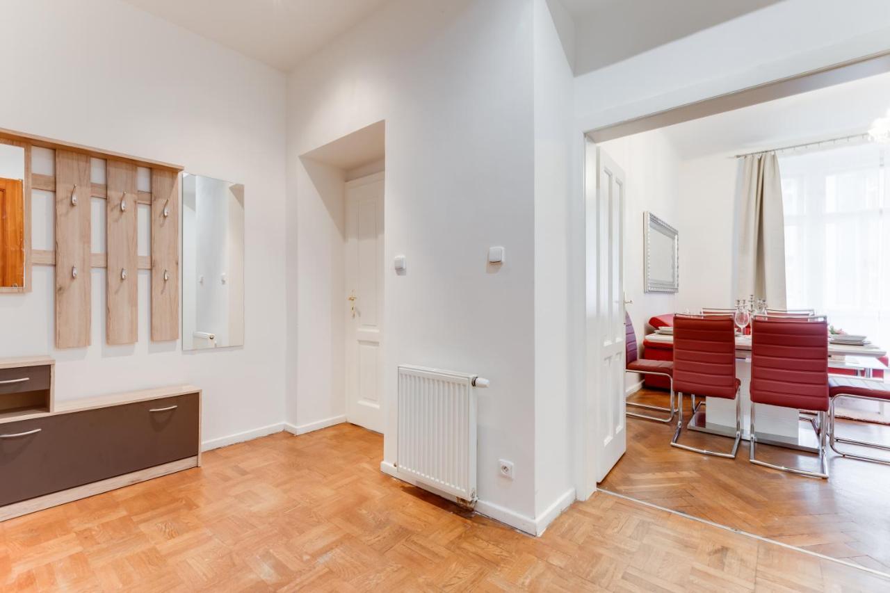 Luxury Riverside Apartments In The Center Of Praha Bagian luar foto