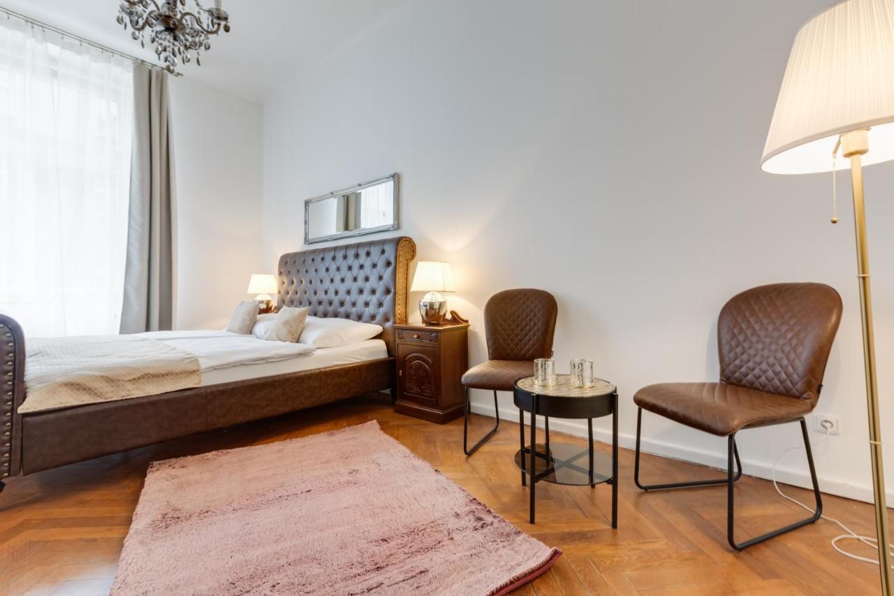 Luxury Riverside Apartments In The Center Of Praha Bagian luar foto