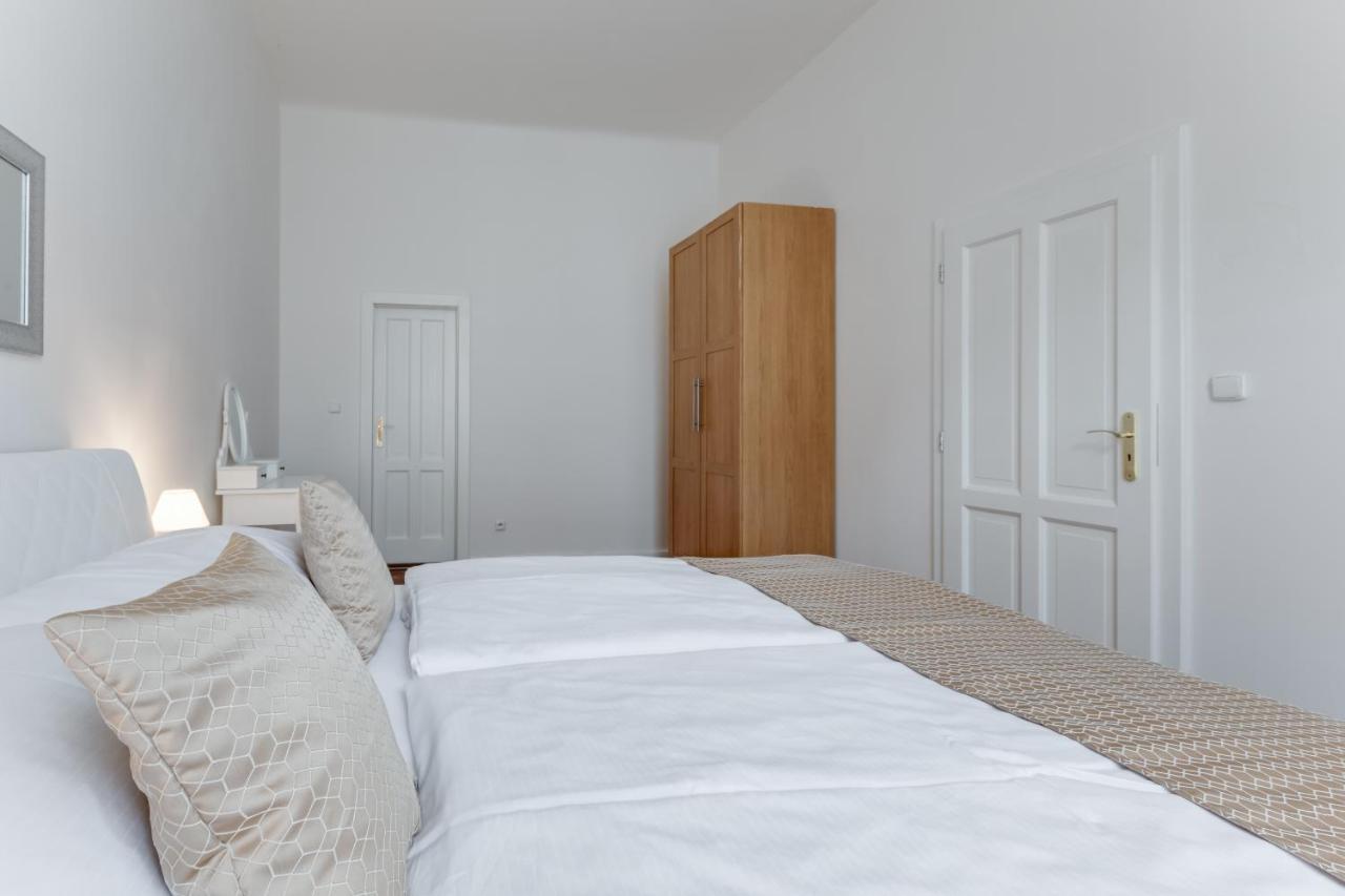 Luxury Riverside Apartments In The Center Of Praha Bagian luar foto
