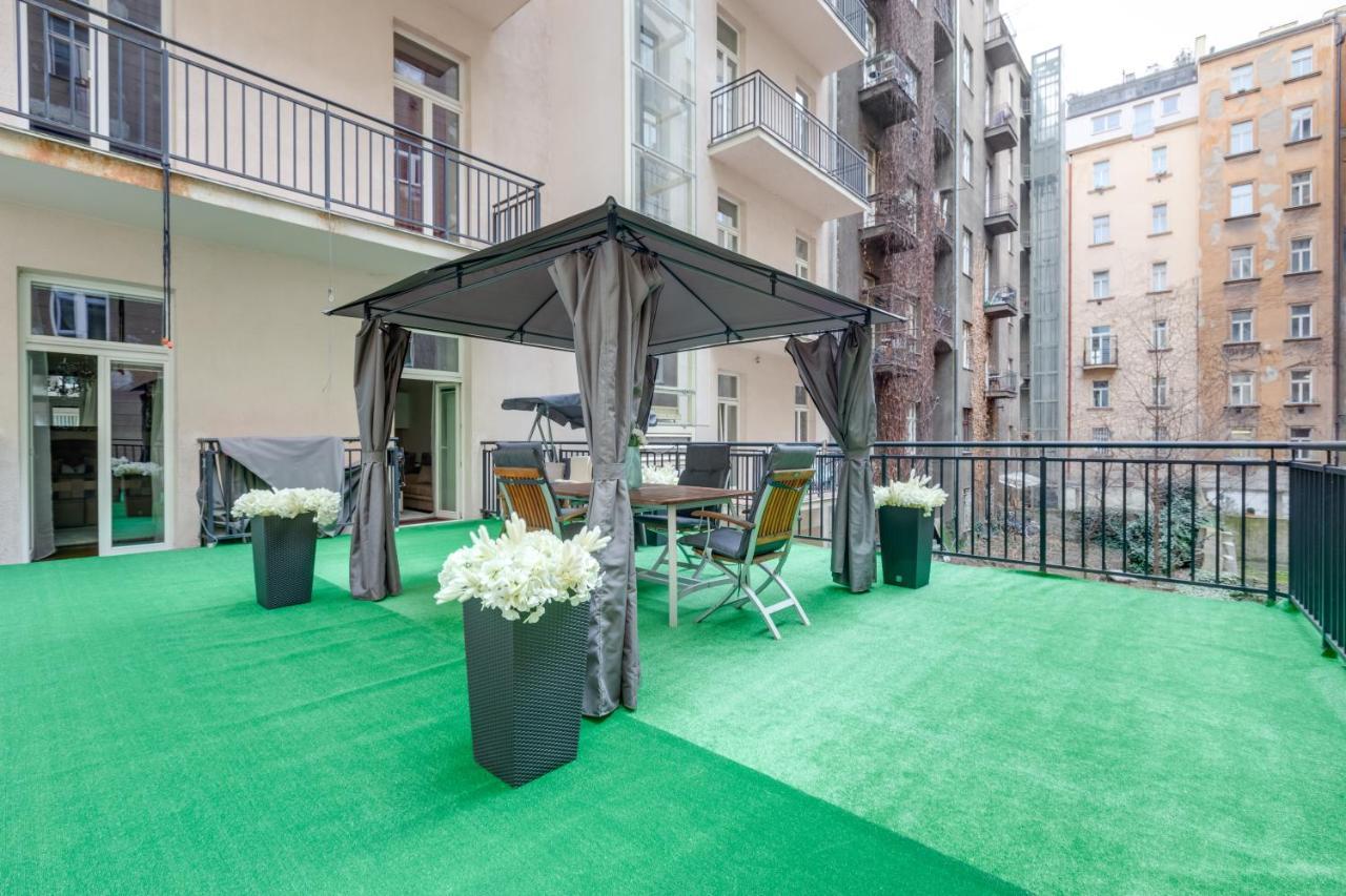 Luxury Riverside Apartments In The Center Of Praha Bagian luar foto