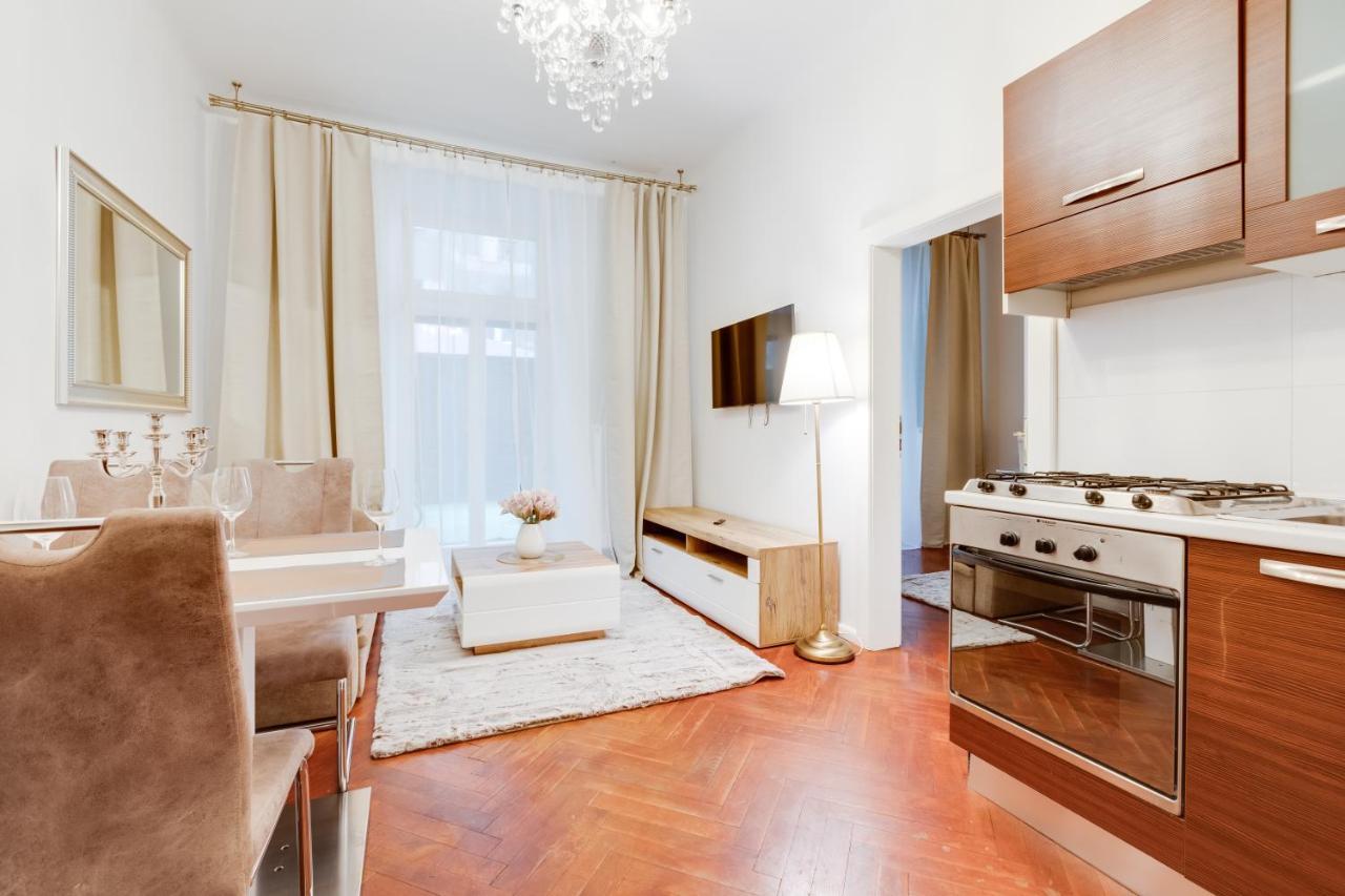 Luxury Riverside Apartments In The Center Of Praha Bagian luar foto