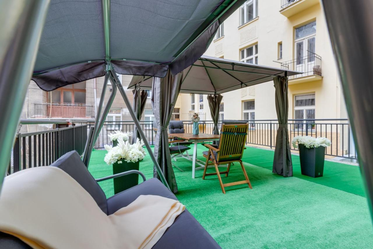 Luxury Riverside Apartments In The Center Of Praha Bagian luar foto