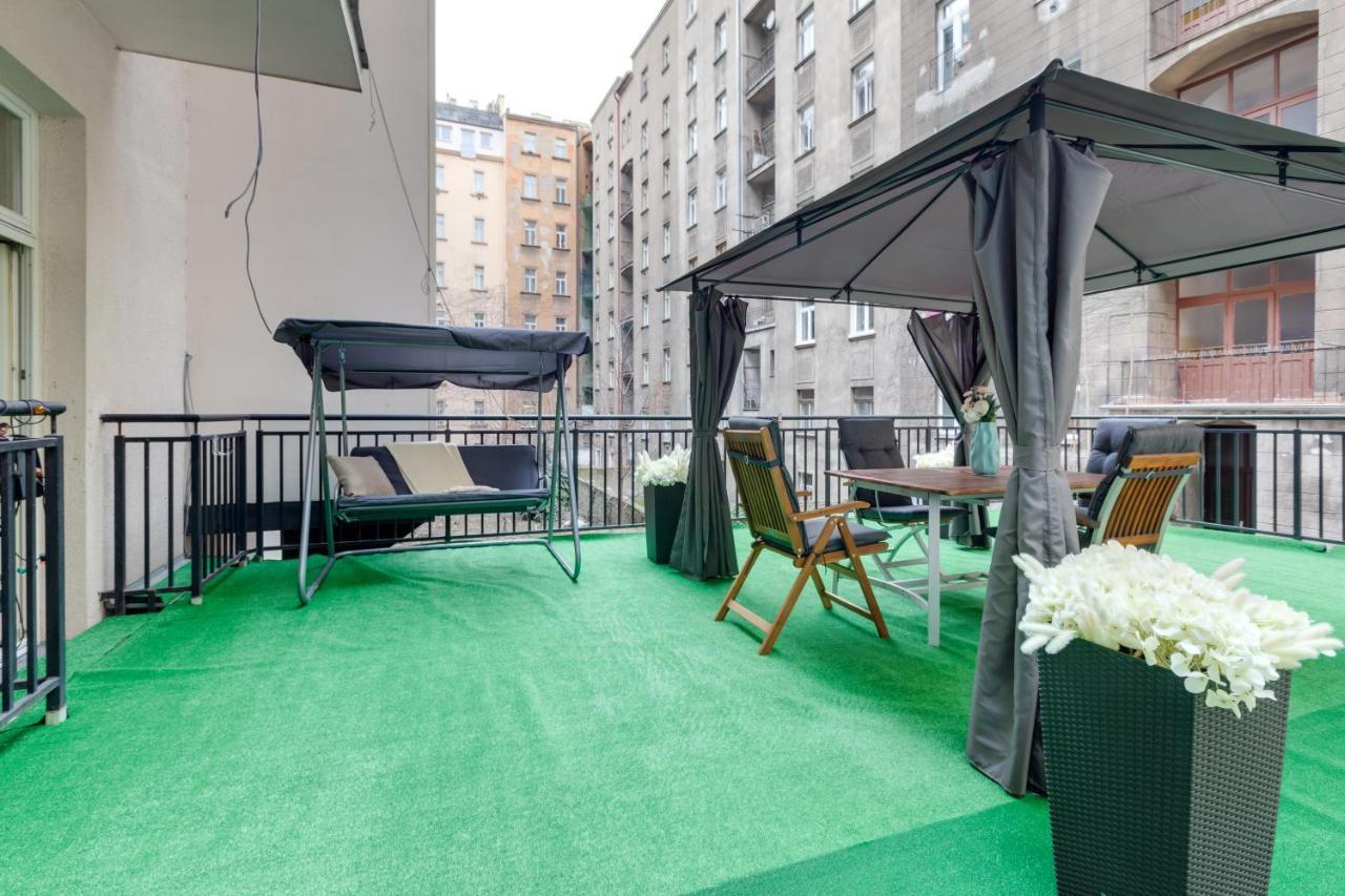 Luxury Riverside Apartments In The Center Of Praha Bagian luar foto