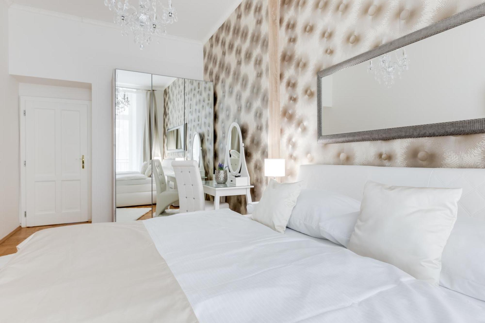 Luxury Riverside Apartments In The Center Of Praha Bagian luar foto