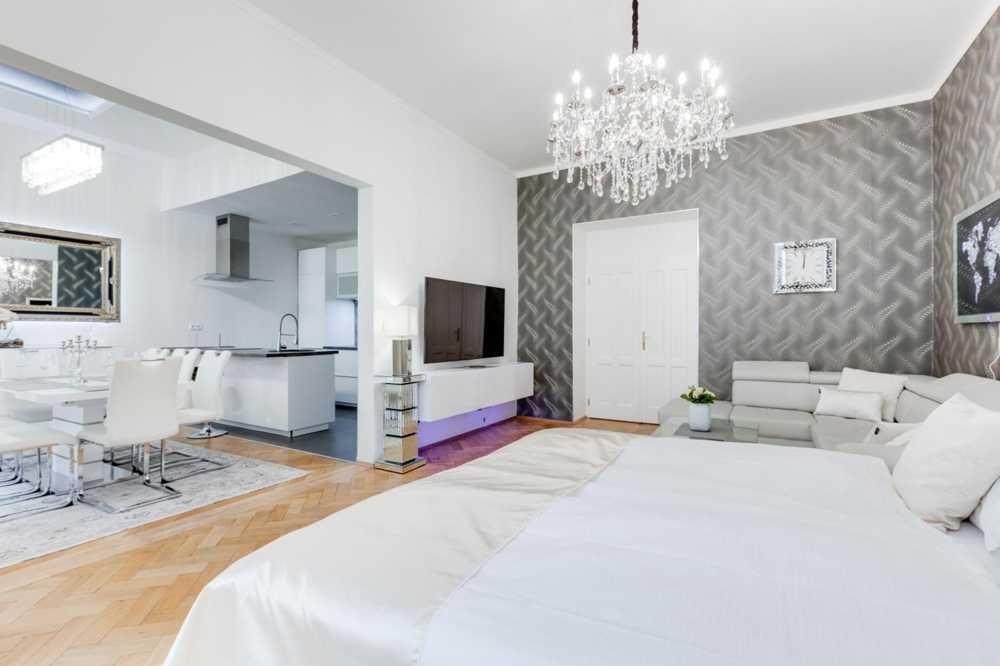 Luxury Riverside Apartments In The Center Of Praha Bagian luar foto